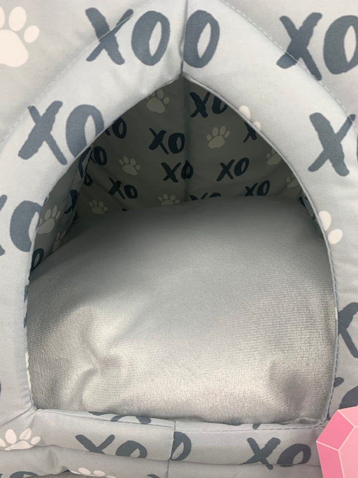 Valentine XOXO Dome Pet Bed