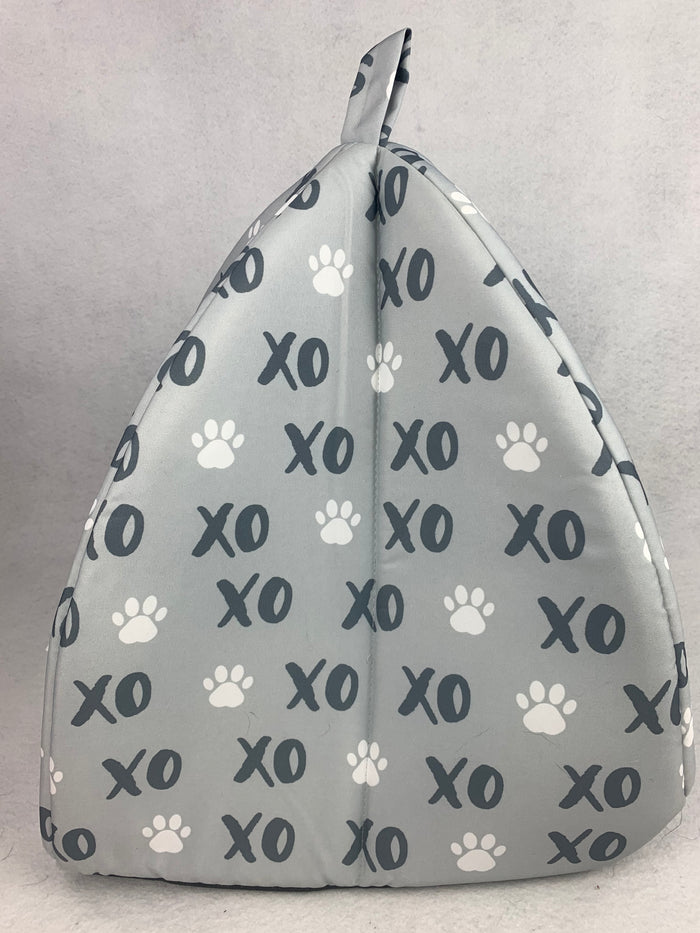 Valentine XOXO Dome Pet Bed